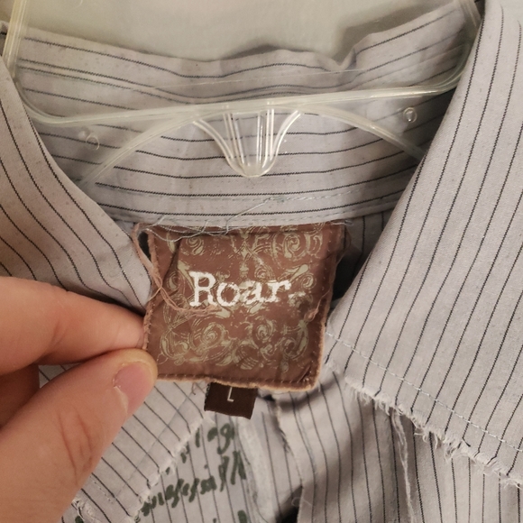 Roar Button Up Shirt - L - Gray with Black lines Long Sleeve - unfinished edging - Picture 3 of 9